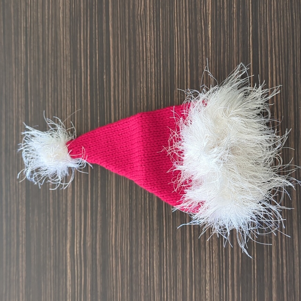 Newborn knitted Christmas hat - perfect for photoshoots